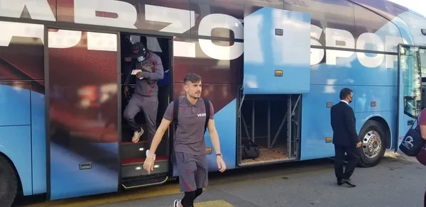 super-lig-lideri-trabzonspor-izmirde-iste-goztepe-karsisina-cikacak-muhtemel-11i-1634910342377.jpg Süper Lig lideri Trabzonspor, İzmir'de! İşte Göztepe karşısına çıkacak muhtemel 11'i...-4