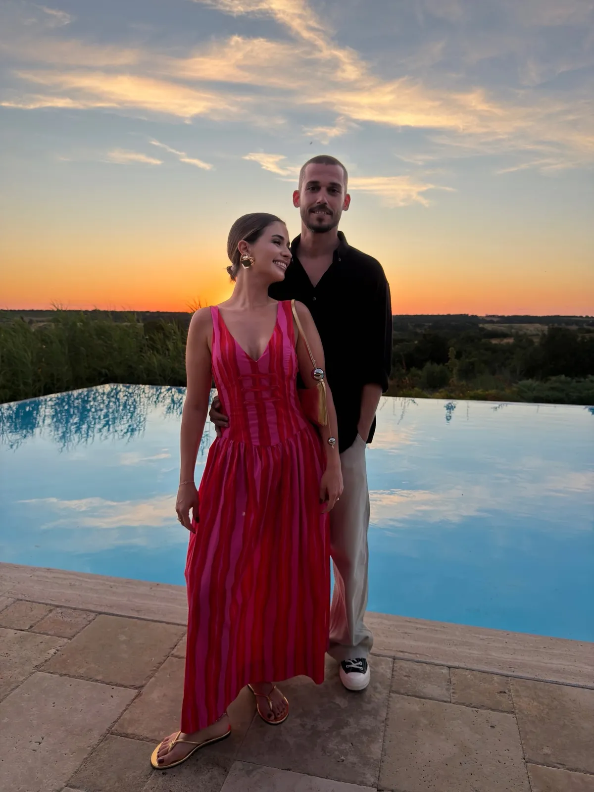 1783246690947.jpg Buse Terim aşkını evinin başköşesine taşıdı! Çerçeveli fotoğrafa romantik not-3