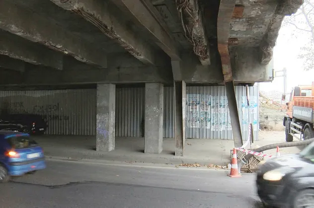 İstanbul'daki üstgeçitler tehlike saçıyor! Paslı demir, dökülmüş beton ve çatlaklar...