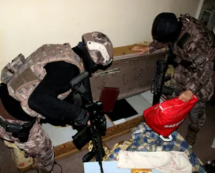 Düğmeye kim ’Bass’tı?