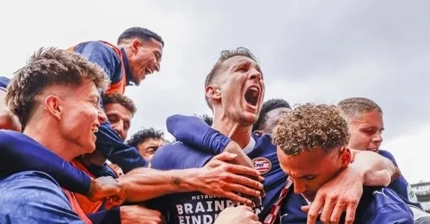 Hollanda'da mucizenin adı PSV! 9 puan farktan şampiyonluğu kaptı