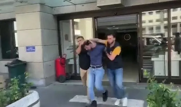 burak-aslanin-gozaltina-alinmasinin-ardindan-paw-guards-yonetcilerinden-erkin-erdogdu-da-tehditler-savurdu-dev-1687468494399.jpeg Burak Aslan'ın gözaltına alınmasının ardından Paw Guards yönetcilerinden Erkin Erdoğdu da tehditler savurdu: Devlete göstereceğiz-4