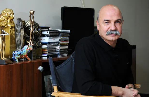 hasret-ruzgarlarinin-estigi-bir-zamanlar-cukurovada-bayrak-degisimi-hunkarin-yerine-hasmet-geliyor-1639544375647.jpg Hünkar'ın yerine Haşmet geliyor! Hasret rüzgarlarının estiği Bir Zamanlar Çukurova'da bayrak değişimi!-7