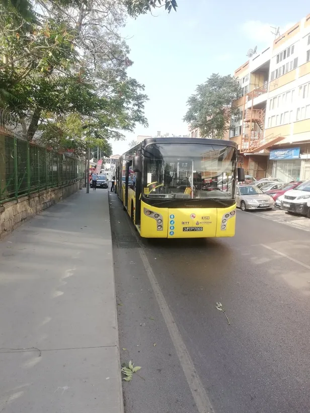 chpli-ibb-cozum-bulamiyor-istanbul-sokaklarinda-arizali-iett-otobusleri-1629386744864.jpg