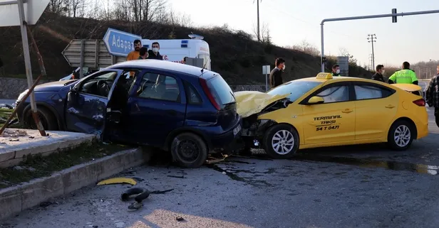 Duble yolda ticari taksi ile otomobil çarpıştı: 1’i ağır, 1’i çocuk toplam 4 yaralı
