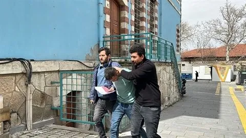 Enes Uşak polis ekipleri tarafından gözaltına alındı. 