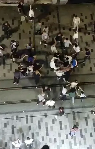 İstiklal Caddesi'nde tekmeli tokatlı kavga