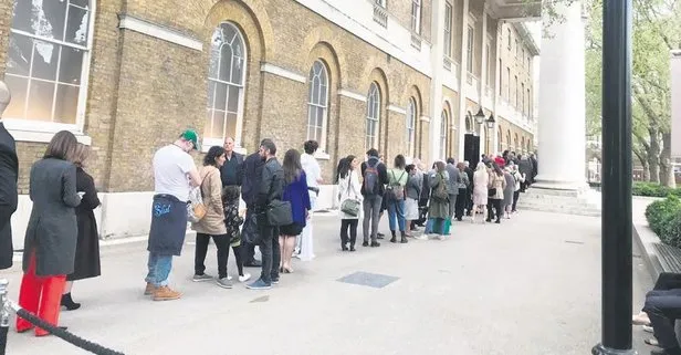 Cumhurbaşkanlığı’nın Ara Güler sergisi, Londra’da açıldı! İngilizler kuyruk oluşturdu