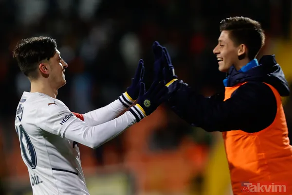 Mesut Özil'den olay sözler! Sosyal medyadan duyurdu: "Ben Fenerbahçe’ye ve vatanım Türkiye’ye tatil yapmaya gelmedim" - 4