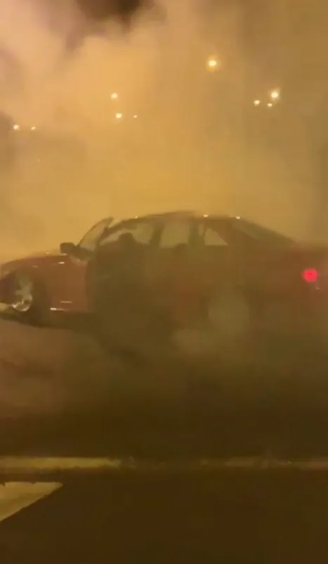 kiz-arkadasinin-etrafinda-drift-yapan-ve-ceza-yememek-icin-otomobilinin-plakasini-surucunun-yakalanmasi-icin-calisma-baslatildi-1618760983194.jpg Kız arkadaşının etrafında drift yapan ve ceza yememek için otomobilinin plakasını söken sürücü aranıyor-1