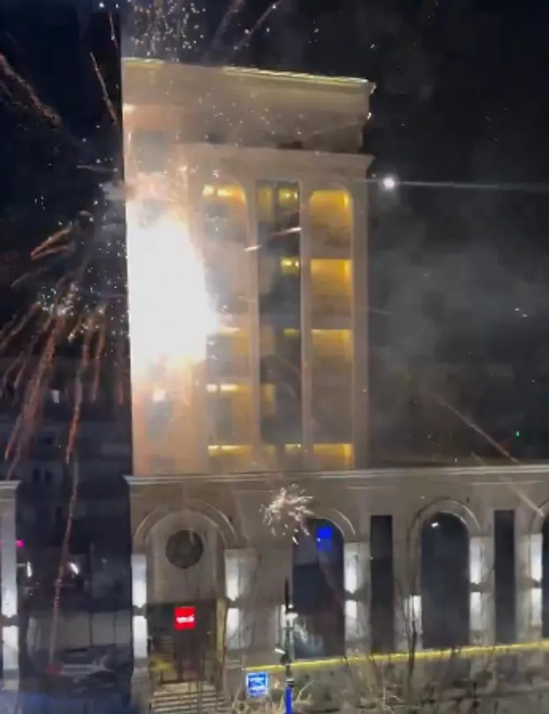 milli-takimin-oteline-saldiri-1774940435696.jpeg Milli Takım'ın oteline saldırı!-2