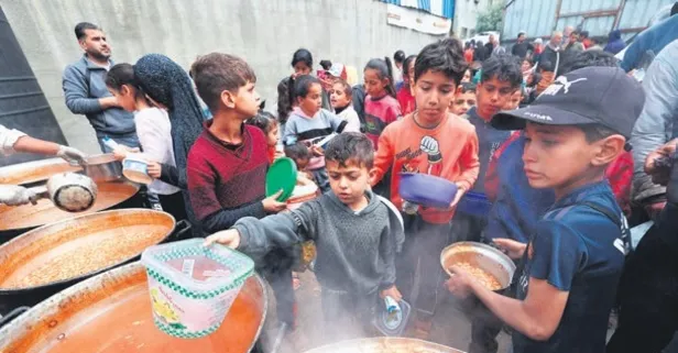 BM Gazze'de yaşanan durumu duyurdu: 400 bin kişi göç etti!