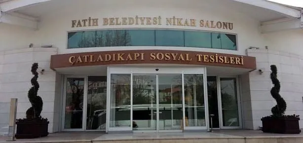 Kapı fena çatladı!