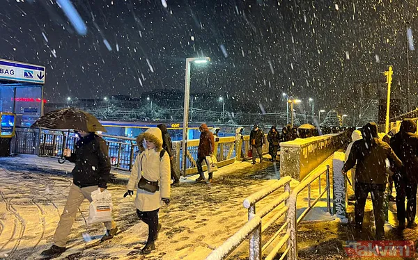 İstanbul’da kar yağdı trafik kilitlendi! İETT otobüsleri yine yolda kaldı - 20