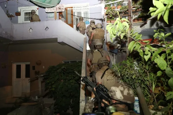 Son dakika: Mersin'de torbacı operasyonu: 35 gözaltı-2