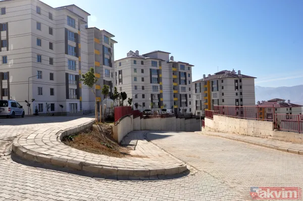 Sabahın İlk Işıklarıyla Evlerini Görmeye Gelenlerden Nevzat Dayan, Sokağa Çıkma Yasağı Döneminde Evinin Zarar Gördüğünü Belirterek, "Devletimiz Sağ Olsun, Bize...