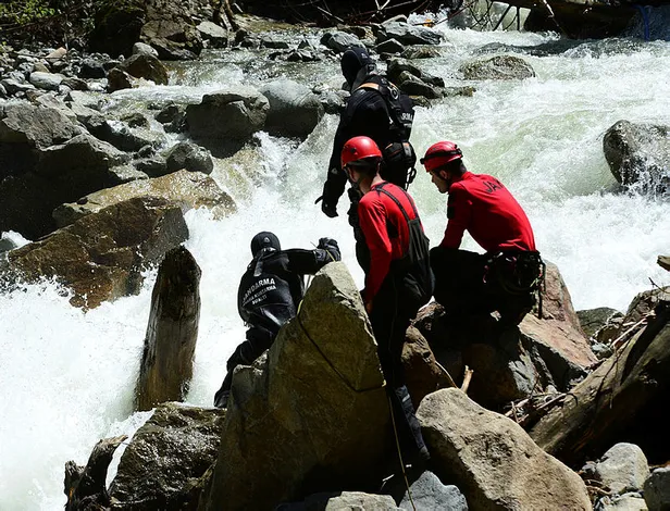 Uçuruma düşen kayıp gazeteci Abdulkadir Nişancı için derenin yönü değiştirilecek-2