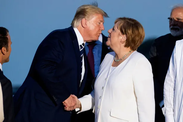 Sosyal medyanın gündemine oturdu... G7'de dikkat çeken an! Trump ve Macron'un eşi...-5