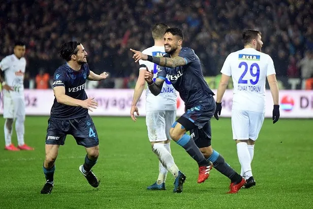 karadeniz-derbisinde-kazanan-trabzonspor-mac-sonucu-trabzonspor-5-2-caykur-rizespor-1582996090369.jpeg