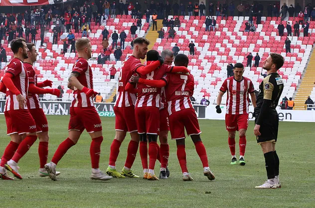Sivasspor-Yeni Malatyaspor: 2-1 | MAÇ ÖZETİ
