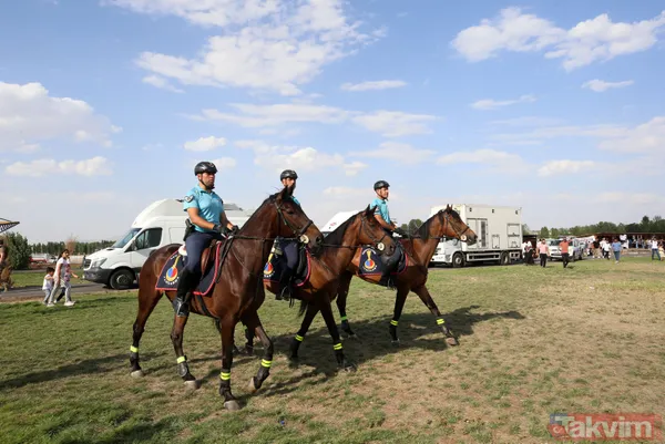 Malazgirt Zaferi'nin 951. yıl dönümünde Ahlat'tan coşku dolu kareler! Başkan Erdoğan ve Devlet Bahçeli Selçuklu mezarını ziyaret etti - 44