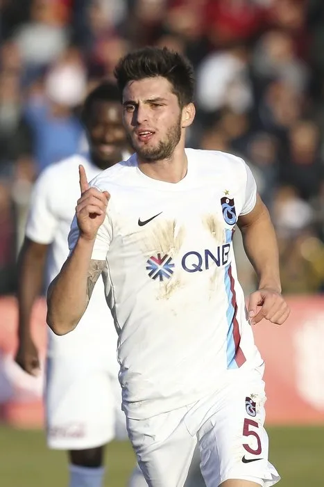 Beşiktaş Trabzonsporlu Okay Yokuşlu'ya kancayı taktı-2