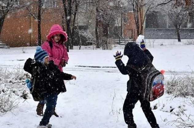 Kars’ta okullar tatil mi? 14 Ocak Cuma Kars’ta yarın okullarda ders olacak mı? Kars Valiliği kar tatili açıklaması…