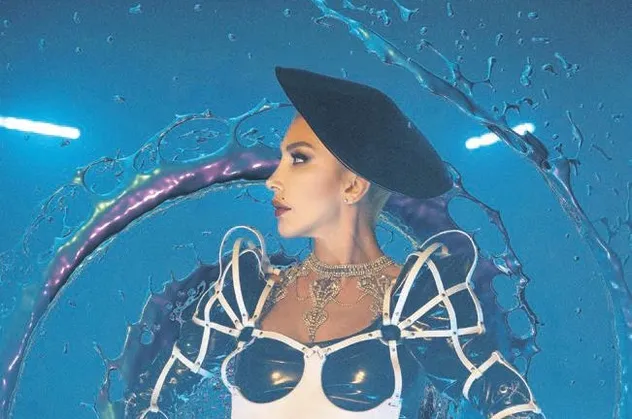 Hande Yener müzik piyasasını alt üst etti