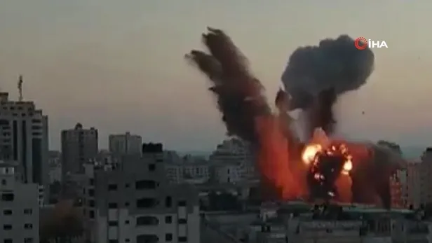 Son dakika: Terör devleti İsrail'in savaş uçakları Filistin İçişleri Bakanlığı binasını vurdu-2