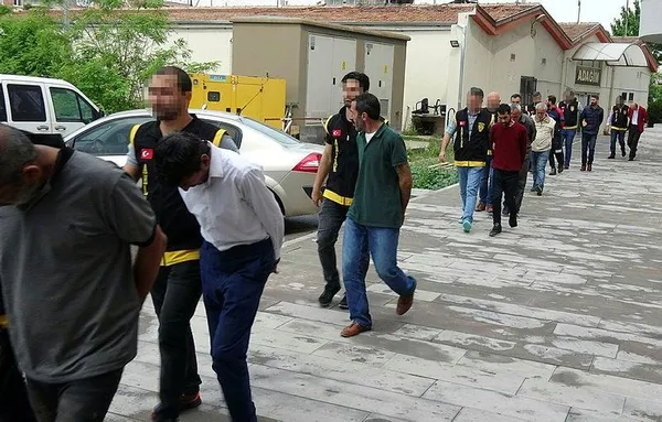 Kimsesiz kadınlara fuhuş protokolu imzalatan çetenin şifreli konuşmaları ortaya çıktı-2