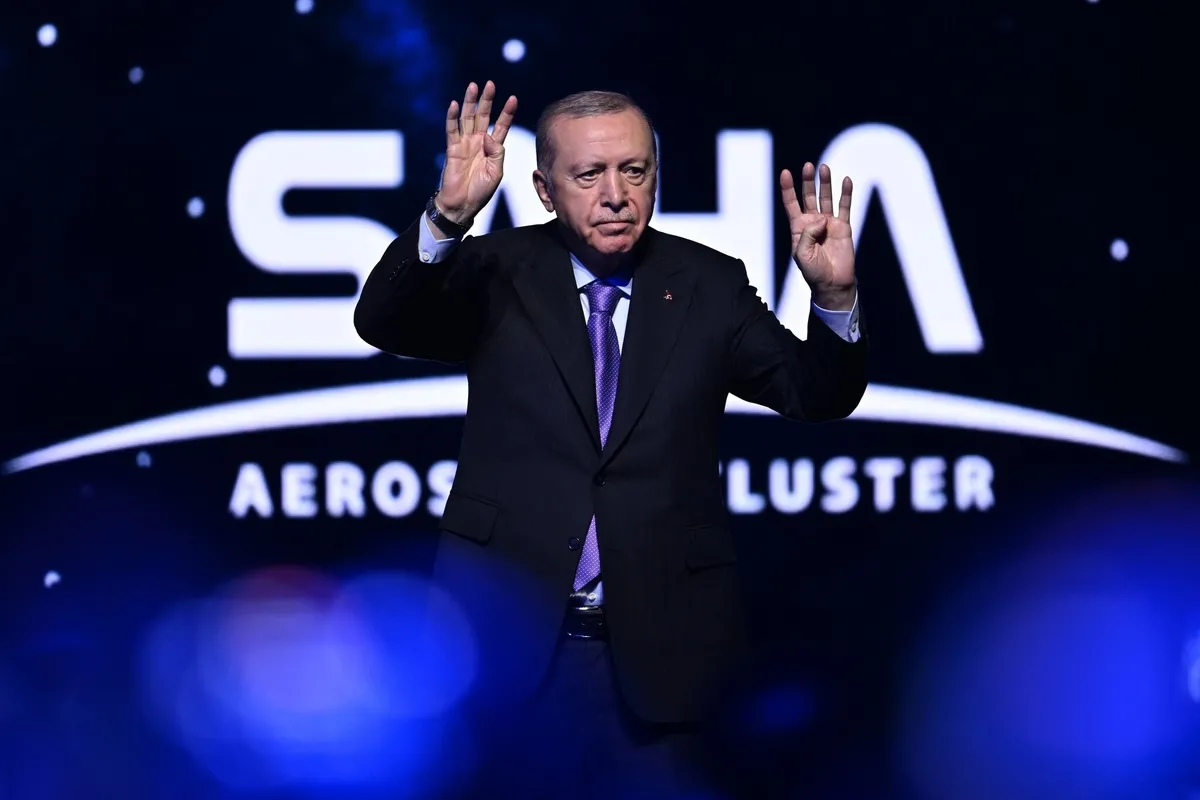baskan-erdogan-fezada-hedefi-cizdi-adim-adim-aya-80-yerlilik-oranina-sahip-somalide-uzay-limaninin-temelleri-a-1791207854256.jpeg Başkan Erdoğan fezada hedefi çizdi! Ay misyonu için yüzde 80 yerlilik oranına sahip araç... Somali'de uzay limanının temelleri atıldı-3