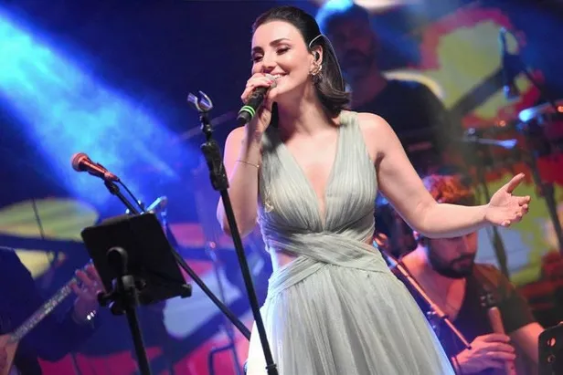 1637606604630.jpeg Bülent Ersoy ile tahliye olan müzisyenler arasında ipler koptu! Diva konser için orkestra bulamıyor-9
