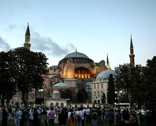 Ayasofyada ilk namazı Fatih Sultan Mehmet kıldı