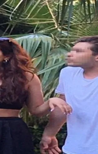 Nişantaşı'nda başörtülü akademisyen Neşe Nur Akkaya'ya çirkin saldırı! Tepkiler çığ gibi büyüdü