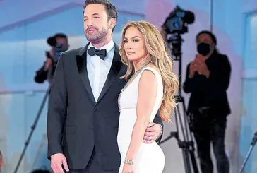 Devlerin aşkı büyük olmadı