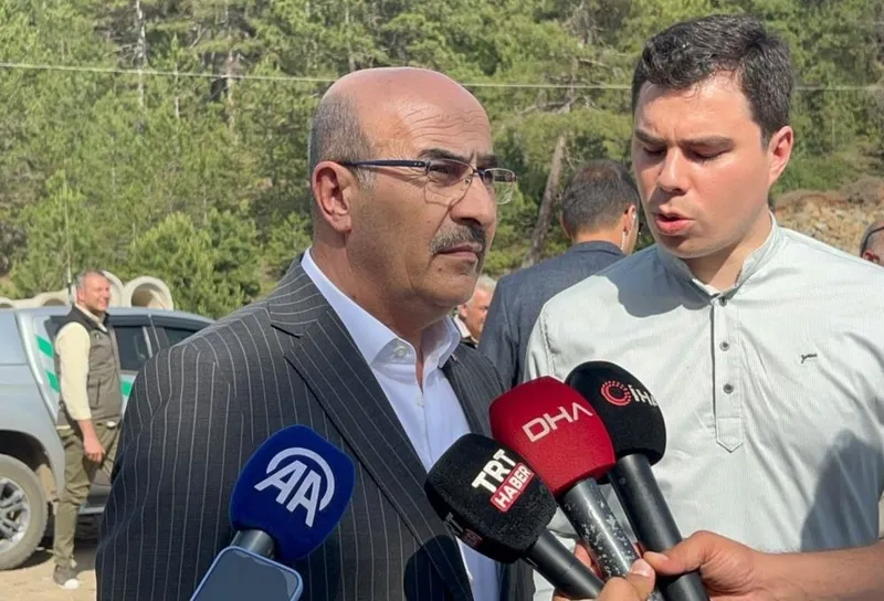 bursada-orman-yangini-havadan-karadan-mudahale-100-hektar-orman-alani-zarar-gordu-cok-sayida-arac-mudahale-edi-1717515275436.jpg Bursa'da orman yangını: Havadan karadan müdahale! 100 hektar orman alanı zarar gördü! Çok sayıda araç müdahale ediyor-4