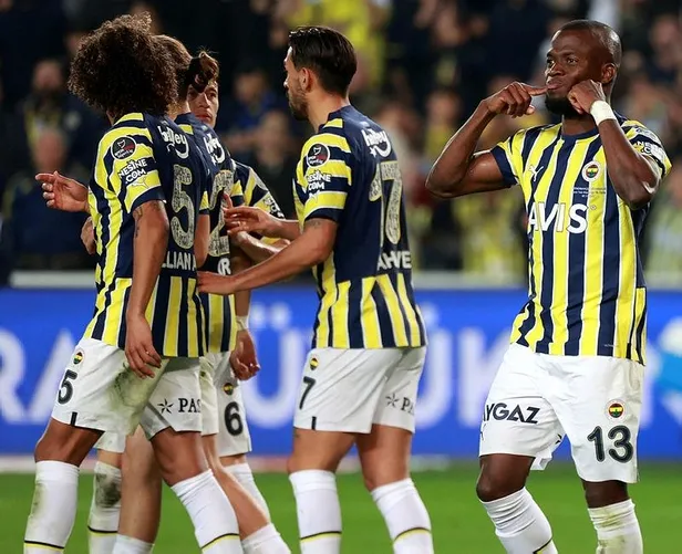 jorge-jesusla-ikinci-baharini-yasayan-enner-valencia-avrupanin-zirvesine-cikti-1668126086518.jpeg Jorge Jesus’la ikinci baharını yaşayan Enner Valencia Avrupa’nın zirvesine çıktı-3
