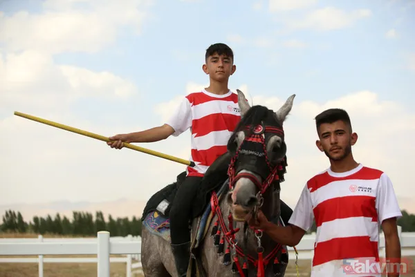 Malazgirt Zaferi'nin 951. yıl dönümünde Ahlat'tan coşku dolu kareler! Başkan Erdoğan ve Devlet Bahçeli Selçuklu mezarını ziyaret etti - 46