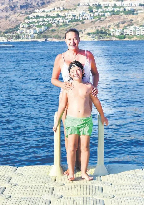 1660594394287.jpeg Yasemin Özilhan boşanma iddialarına noktayı koydu! İzzet Özilhan'ın...-6