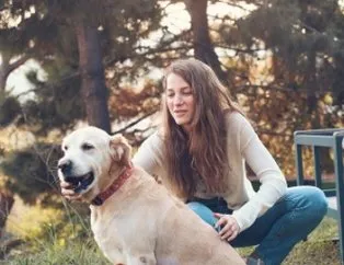 Serenay Sarıkaya evinden doktor çıkarken görüntülendi! Cem Yılmaz'la ayrılan Serenay Sarıkaya...