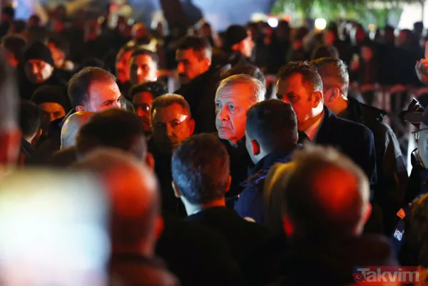 Başkan Erdoğan deprem bölgesinde! Canlı yayında duygu dolu anlar: "Allah devletimizden razı olsun" - 31