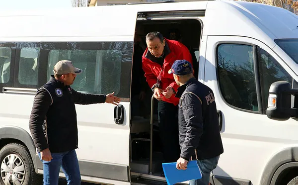 son-dakika-kacmaya-calisirken-yakalanan-eski-korgeneral-metin-iyidil-istinaf-mahkemesine-sevk-edildi-1579175708043.jpg Son dakika: Kaçmaya çalışırken yakalanan eski Korgeneral Metin İyidil tutuklandı-2