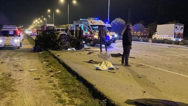 Konya'da aşırı hız can aldı! Motoru yerinden fırlayan ve hız ibresi 230 kilometrede takılı kalan otomobilde can pazarı-3