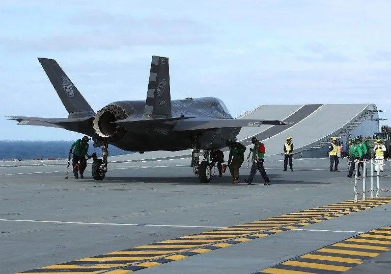 ABD'nin F35 savaş uçağı düştü - 13