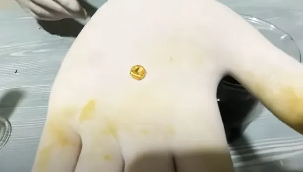 ne-alaka-diyenlerin-hepsi-ters-kose-oldu-bas-kosemizdeki-esyalarin-ici-meger-altinla-kapliymis-1695452952569.jpg Yanı başımızdaki eşyaların içi meğer altınla kaplıymış! Ne alaka diyenlerin hepsi ters köşe oldu!-8