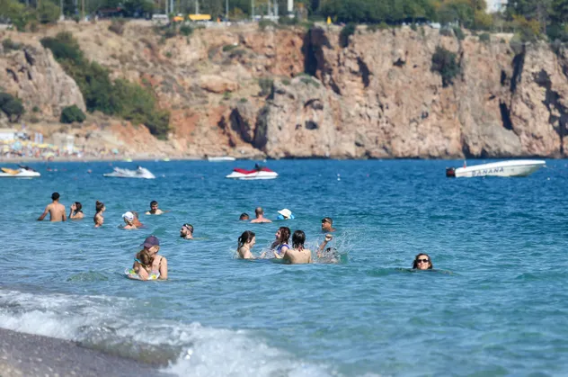Antalya'da ekimde deniz sefası