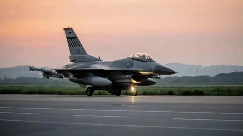 f-16-satis-anlasmasi-tamam-abd-disisleri-turkiye-f-16-satis-mektubunu-imzaladi-1717703015825.jpeg F-16 satış anlaşması tamam! ABD Dışişleri: Türkiye F-16 satış mektubunu imzaladı-3