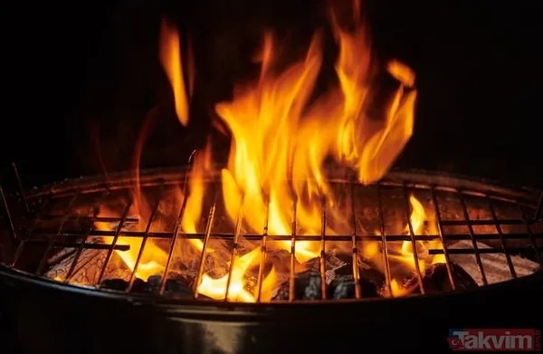 🍴 Püf Noktası: Karbonat Ve Soda İkilisi! Tarifte Dikkat Çeken En Önemli Detay, Soda Ve Karbonat Kullanımı. Bu İki Malzeme Sayesinde Tavuk Kanatlarınız Fırında...
