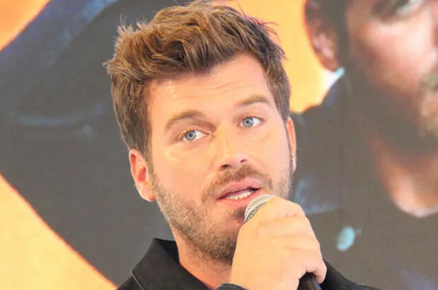 Kıvanç Tatlıtuğ koronavirüse mi yakalandı? Ünlü oyuncudan ilk açıklama geldi