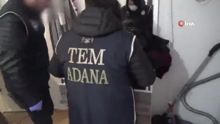 Adana'da köprüye terör örgütü elebaşı Abdullah Öcalan'ın paçavrasını asan 2 kişi yakalandı